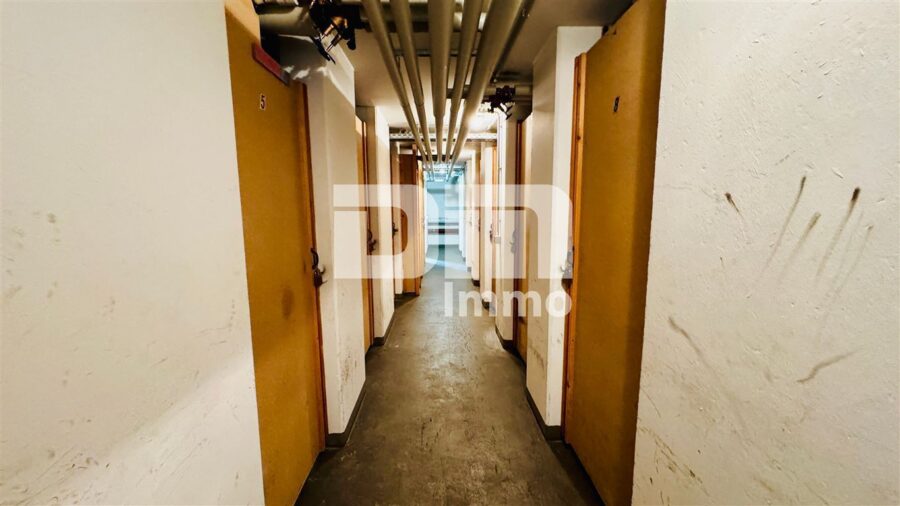 Schöne Eigentumswohnung in gefragter Wohnlage mit Balkon / Tiefgarage und Parkanlage - Kellerräume / Abteile